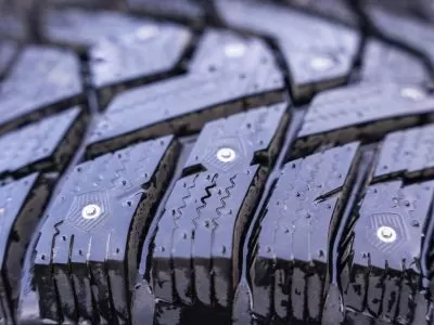 graxa que não agride borracha: pneu lubrificado